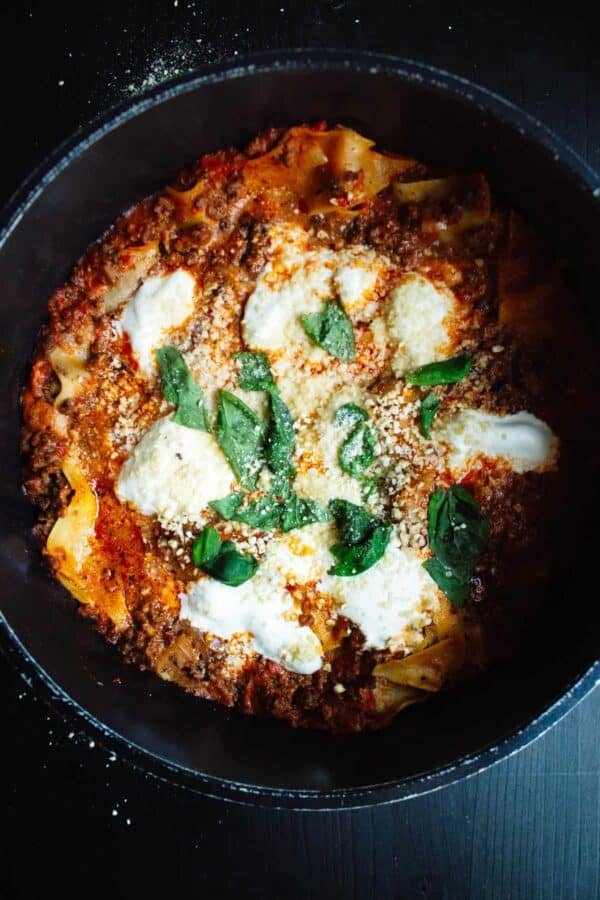 Vegaaninen pikalasagne kattilassa