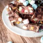 Rocky roadia lautasella